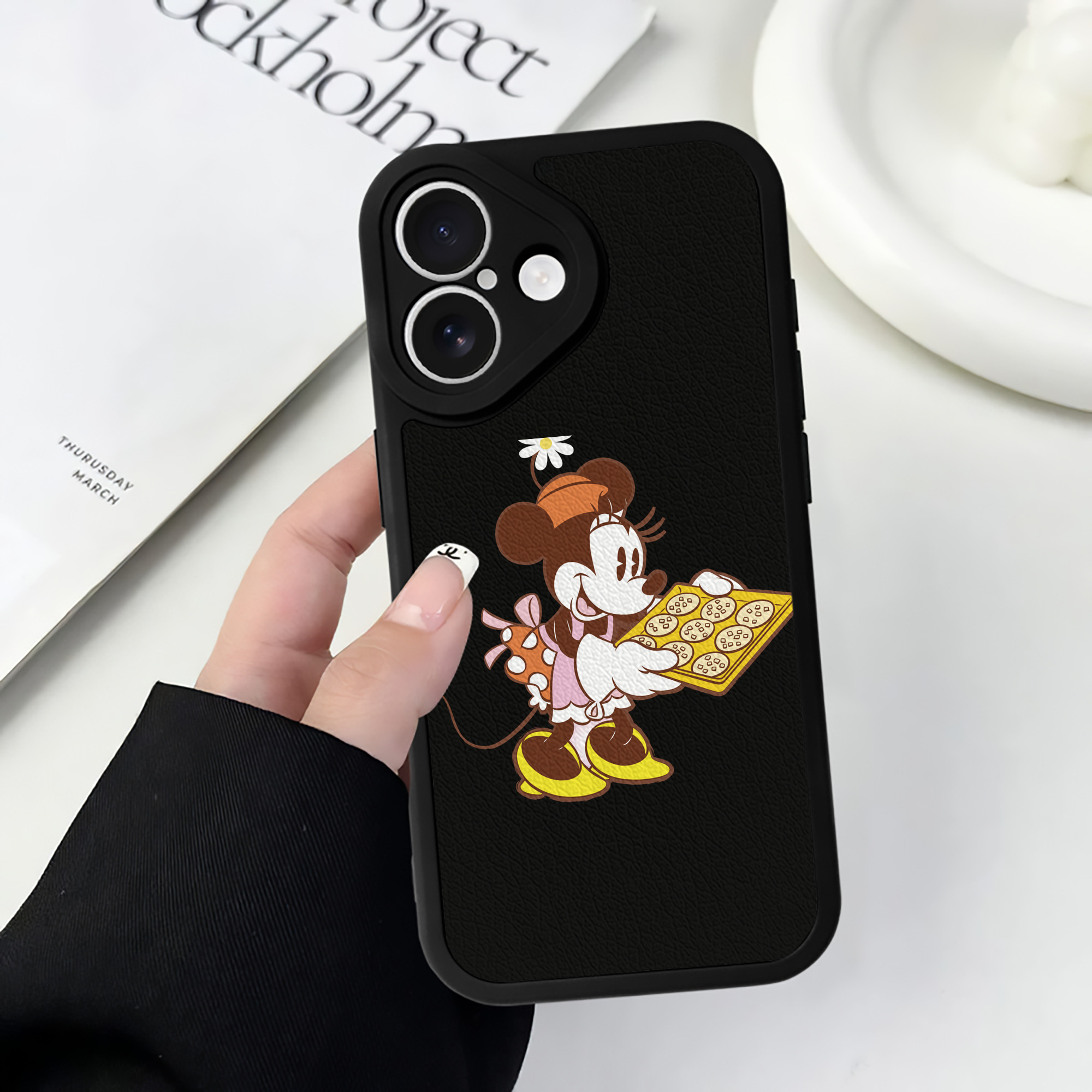 （画像用） ミッキーマウス Mickey Mouse 【iPhone 16シリーズ対応】シリコンスマホケース（レザー調） 材質：シリコン